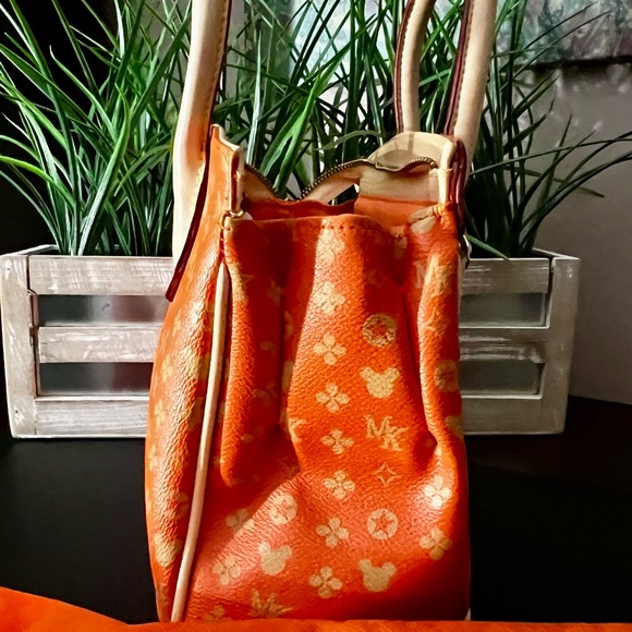 DISNEY Magic Kingdom Birkin-Inspired Satchel - Picture 7 of 12